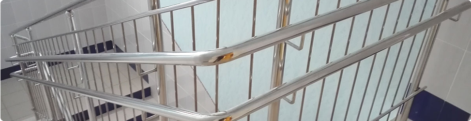 лестничные ограждения из нержавеющей стали, купить ограждения лестниц из нержавейки в Москве от производителя,  цена от 2950 рублей за погонный метр, нержавеющие лестничные ограждения 